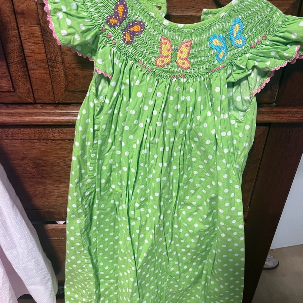 Mom&me beautiful girl lime green dress with butterflies